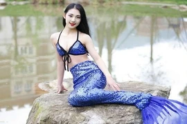 Nữ sinh hóa thành mỹ nhân ngư xinh đẹp gây sốt mạng