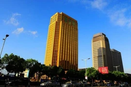 Người dân Trung Quốc hoa mắt vì tòa nhà ánh vàng
