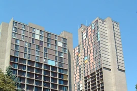 Kỳ diệu bé trai rơi từ tầng 11 vẫn sống sót