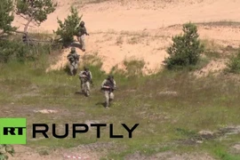 Video: NATO tập trận cách biên giới Nga 200 km