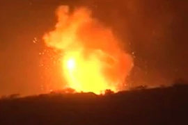 Kho tên lửa phát nổ dữ dội như pháo hoa trên trời