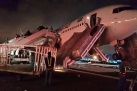 Boeing 767 hạ cánh khẩn cấp, hàng chục hành khách bị thương