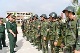 Cận cảnh trang bị súng, giáp của lính đặc nhiệm Thủ đô