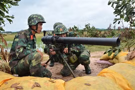 Mục kích chiến sĩ Trung đoàn 429 dùng DKZ tập bắn đạn thật