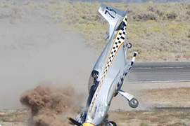 Tiêm kích “già” P-51 Mustang Mỹ tan xác