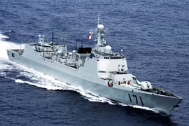 Hạm đội Đông Hải biên chế “lá chắn tên lửa” Type 052C 