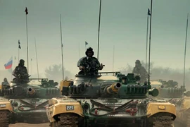 Xem binh lính, xe tăng T-72 Nga - Ấn tập trận