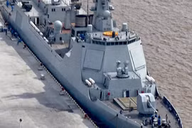 Trung Quốc hạ thủy siêu hạm Type 052D thứ 4