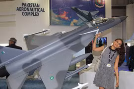 “Lạ mắt” mô hình vũ khí tinh xảo ở triển lãm Dubai 