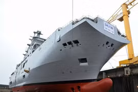 Cận cảnh quá trình “đẻ” tàu đổ bộ lớn nhất Nga