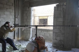 Ảnh QS ấn tượng tuần: súng bắn tỉa “dị” của quân nổi dậy Syria