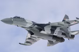 Nga “tính kế” đưa siêu tiêm kích Su-35 tới gần Mỹ