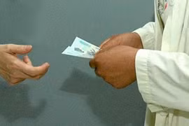 Doanh nghiệp đưa hối lộ nhiều nhất cho ngành nào?