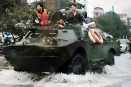 Điểm danh các loại xe quân sự giúp đồng bão lũ lụt