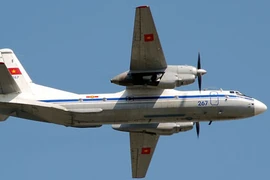 Không quân Việt Nam điều phi cơ An-26 bay báo bão