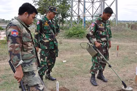 Trung Quốc bắt đầu huấn luyện lính Campuchia phá bom, mìn