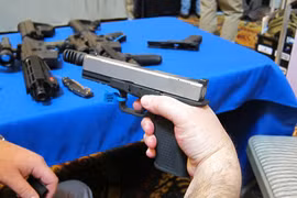 Bộ Quốc phòng Nga “chê” súng nội mua súng ngoại