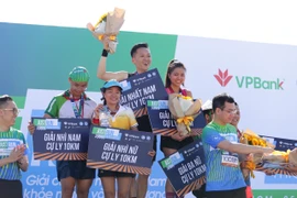 2000 runner chứng kiến màn ra mắt Phòng khám container miễn phí