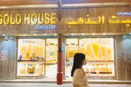 Theo chân khách Việt đi chợ vàng Dubai 