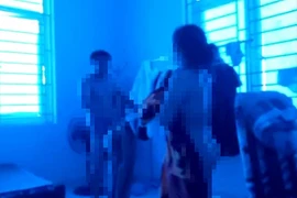 Chủ tịch xã không mảnh vải che thân với nữ cán bộ Hội phụ nữ bị khai trừ khỏi Đảng 