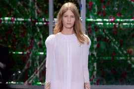 Cấm người mẫu dưới 18 tuổi có ngăn nổi “bóng ma xâm hại” trong làng mốt? 