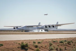 Tận mắt máy bay lớn nhất thế giới được trả giá vài chục VNĐ