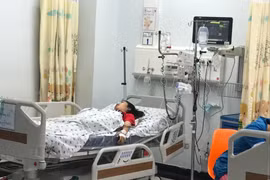 Bị mẹ mắng, bé gái uống 28 viên thuốc chống trầm cảm để tự tử