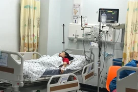 Bị mẹ mắng, bé gái uống 28 viên thuốc chống trầm cảm để tự tử