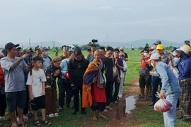 Tin tức 24h: Ông Thích Minh Tuệ tự nguyện dừng việc đi bộ khất thực: Đoàn Youtuber, Tiktoker đi theo đã giải tán