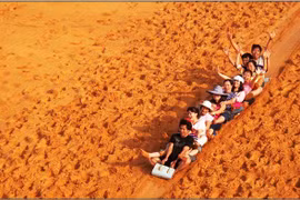 Choáng ngợp với đồi cát có 18 màu kỳ lạ ở Ninh Thuận