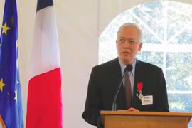 GS. Trịnh Xuân Thuận, người viết khoa học vũ trụ bằng văn chương