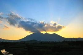 Chuyện ly kỳ ít biết về núi tổ Ba Vì linh thiêng vượng khí 