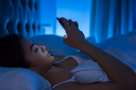 Lý do ánh sáng xanh của thiết bị điện tử bị xem là "kịch độc" 