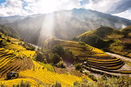 Khám phá Việt Nam qua bài thơ Trở lại Yên Bái 