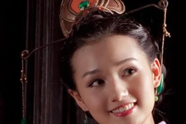 Hoàng hậu Việt nào làm vợ vua vẫn lấy thêm.... con của chú ruột? 