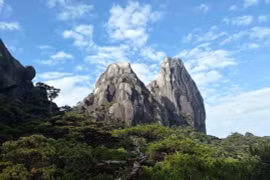 Chinh phục hòn Vọng Phu, tim đập chân run vì sóng núi dựng đứng 