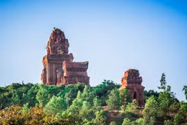 Mục sở thị cụm tháp Chăm ngàn tuổi siêu độc đáo ở Bình Định