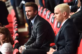 Cha con Beckham nổi bật ở dàn khách VIP dự khán trận Anh gặp Đức