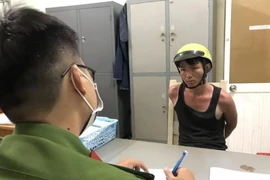 Bình Dương: Kẻ cướp vàng ném ra ngoài đường khai gì?