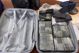 Ai tiếp tay vụ bôi đen 1 triệu USD chuyển ra nước ngoài?