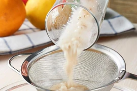 Sợi thép đâm xuyên Amidan vì lọc cháo qua rây