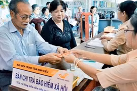 Bị cắt lương hưu hàng tháng