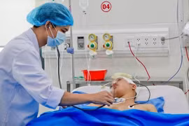 Biến thành bà lão sau vài giờ đột quỵ