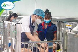 Bệnh nhi nhiễm Adenovirus đang được điều trị tại Trung tâm Hô hấp, Bệnh viện Nhi Trung ương