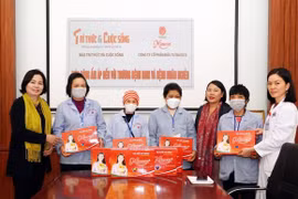 Mang mùa đông ấm áp đến với người có công và bệnh nhân nghèo