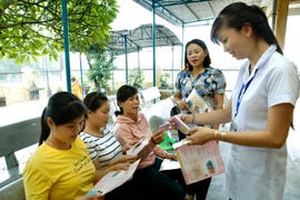 Nhiều người lâu nay vẫn còn tâm lý e ngại khám sức khỏe trước khi kết hôn, do sợ nếu phát hiện bệnh sẽ ảnh hưởng đến hạnh phúc lứa đôi, thậm chí có người còn cho là chỉ nghi ngờ nhau mới phải khám.