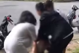 Thái Bình: Nữ sinh lớp 10 bị đánh, lột áo quay clip