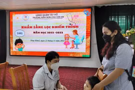 Hà Nội: Khám khiếm thính cho trẻ mầm non