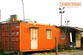 Tận mục bên trong nhà container cũ mèm ở Hà Nội