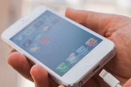 iPhone sạc không vào điện, nguyên nhân và cách trị